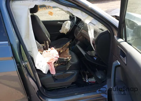 2018 Volkswagen Tiguan 2.0T Se/2.0T Sel z USA, uszkodzony, nr VIN 3VV3B7AX7JM218495